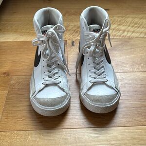Nike kids Blazer Mid, size 5
